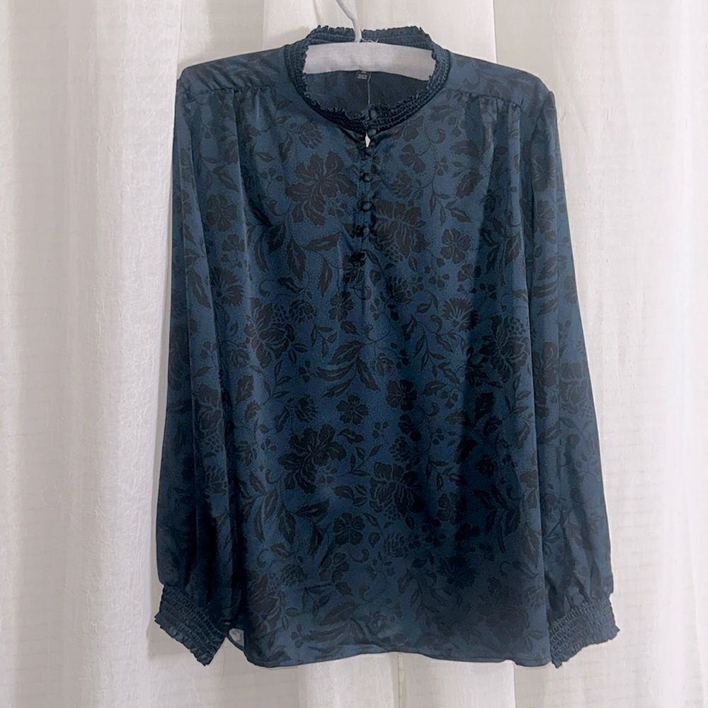 Ann Taylor XXL Midnight Blue Black Floral Smocked 7 Button Long Sleeve Blouse